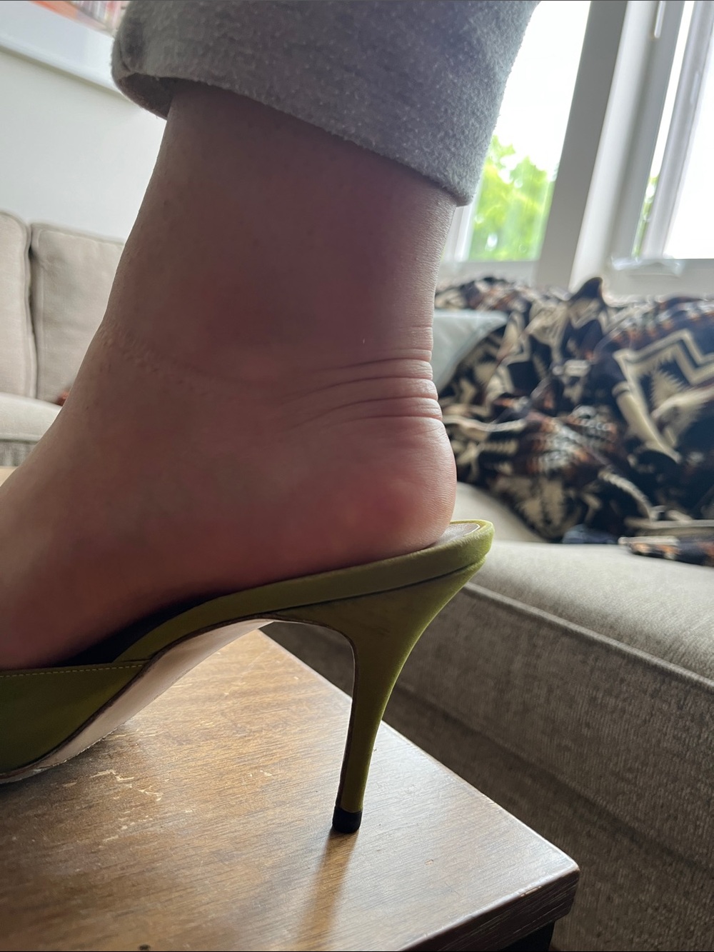 Vintage Manolo Blahnik green silk mule heel with grey/metallic tassel fringe - Picture 7 of 7